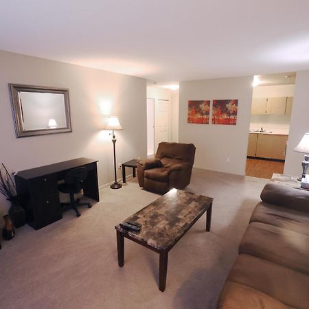 Appartement Paris Plaza à Elliot Lake Extérieur photo