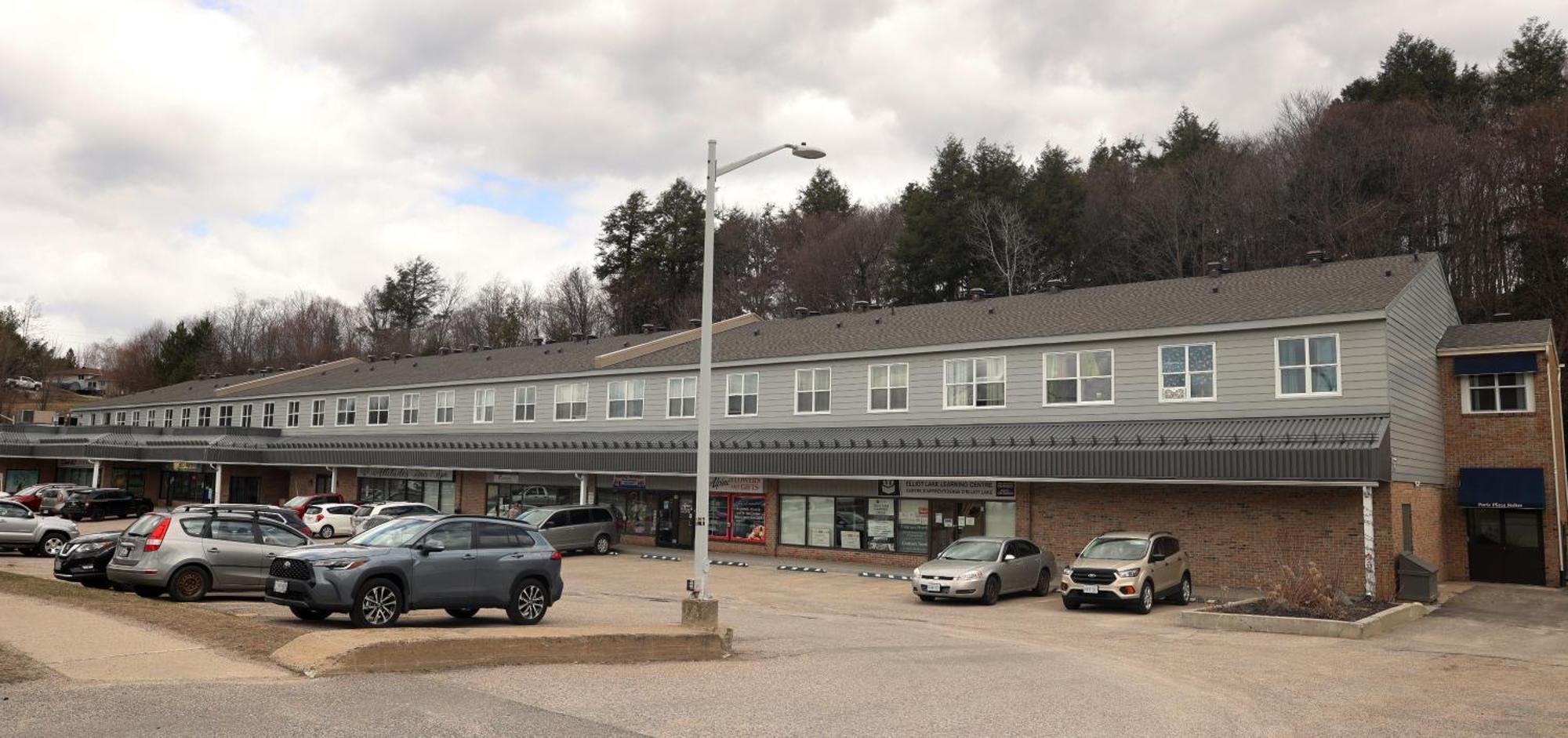 Appartement Paris Plaza à Elliot Lake Extérieur photo